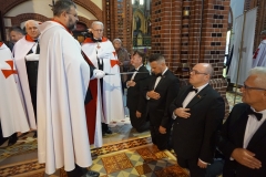 2023-10-21 Drugi dzień II Międzynarodowego Konwentu Templariuszy, Inwestytura (pasowanie nowych Rycerzy Zakonu Templariuszy) w Katedrze pw. Św. Apostołów Piotra i Pawła w Gliwicach