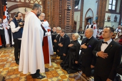 2023-10-21 Drugi dzień II Międzynarodowego Konwentu Templariuszy, Inwestytura (pasowanie nowych Rycerzy Zakonu Templariuszy) w Katedrze pw. Św. Apostołów Piotra i Pawła w Gliwicach