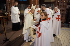 2023-10-21 Drugi dzień II Międzynarodowego Konwentu Templariuszy, Inwestytura (pasowanie nowych Rycerzy Zakonu Templariuszy) w Katedrze pw. Św. Apostołów Piotra i Pawła w Gliwicach