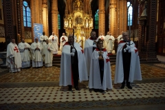 2023-10-21 Drugi dzień II Międzynarodowego Konwentu Templariuszy, Inwestytura (pasowanie nowych Rycerzy Zakonu Templariuszy) w Katedrze pw. Św. Apostołów Piotra i Pawła w Gliwicach