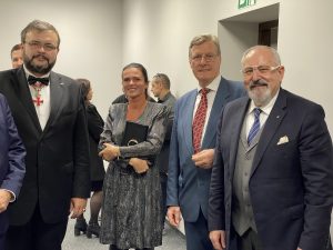 tvTDvxyWRMmcw5JAkYl%KA (1)