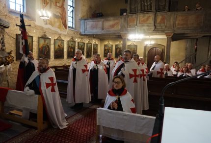2023-10-22 Trzeci dzień II Międzynarodowego Konwentu Templariuszy, zaprzysiężenie Giermka w starym Kościele Templariuszy pw. Św. Bartłomieja w Gliwicach